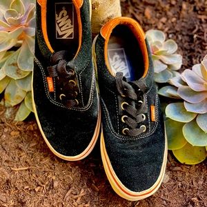 VANS- BALCK SUEDE-  RARE